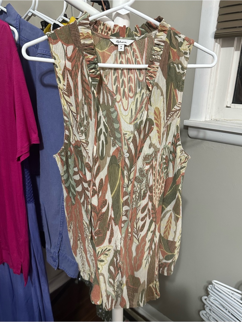 Reitmans Sleeveless Ruffle V-Neck tank in Botanical Print size medium